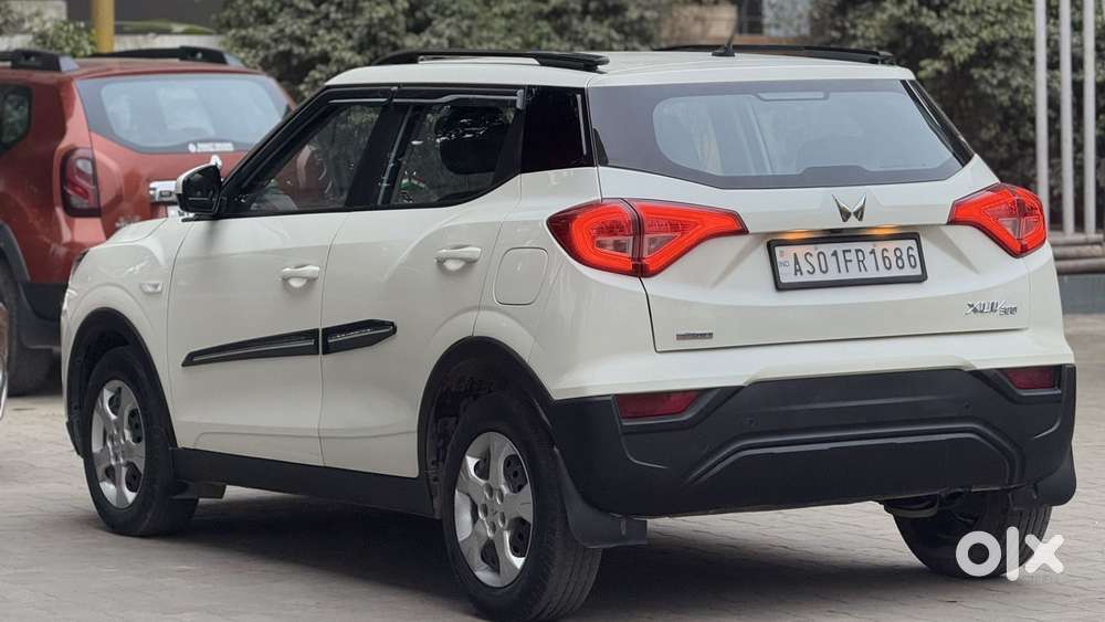 Mahindra Xuv300 1.2 W6 Amt Petrol, 2023, Petrol