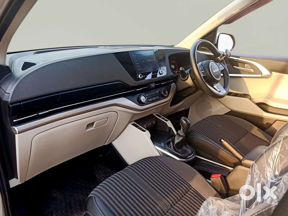 Kia Carens G 1.5 6mt Premium (o) 7-seater, 2023, Petrol