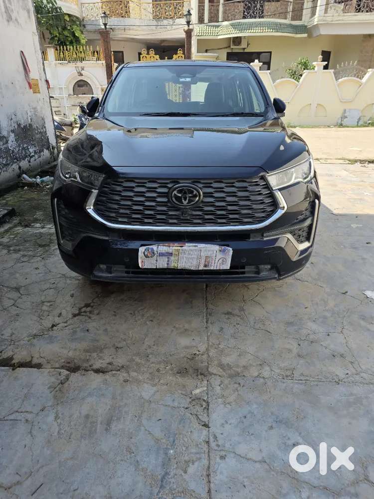 Toyota Innova Hycross 2024