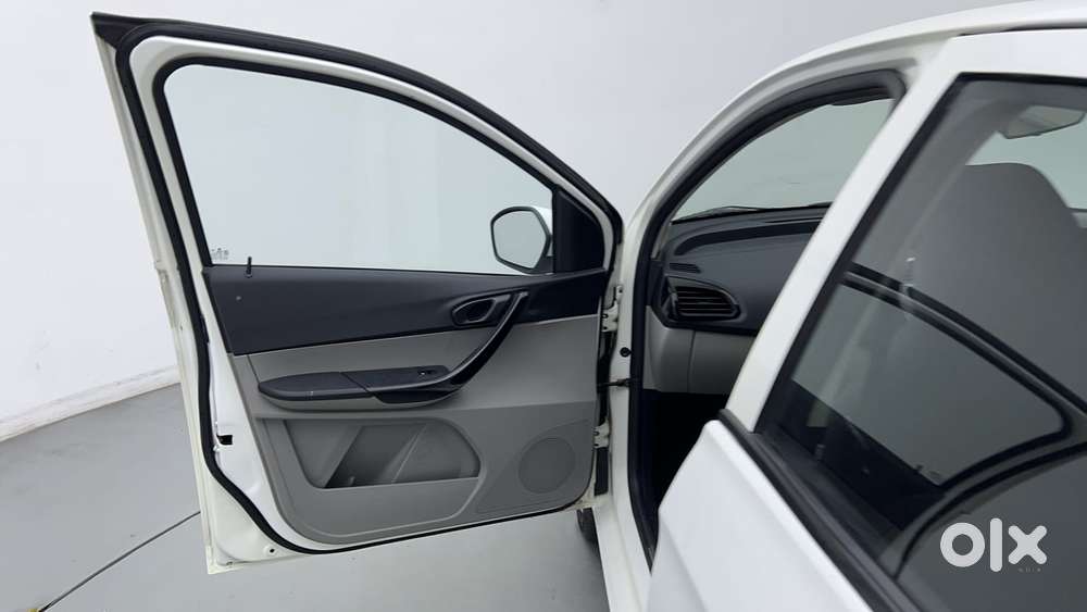 Tata Tiago 1.2 Revotron Xt, 2017, Petrol