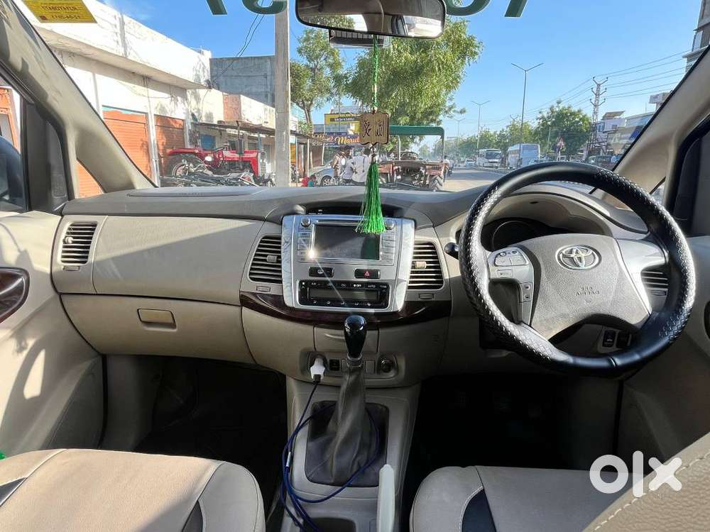Toyota Innova 2.5 V 7-seater 2013