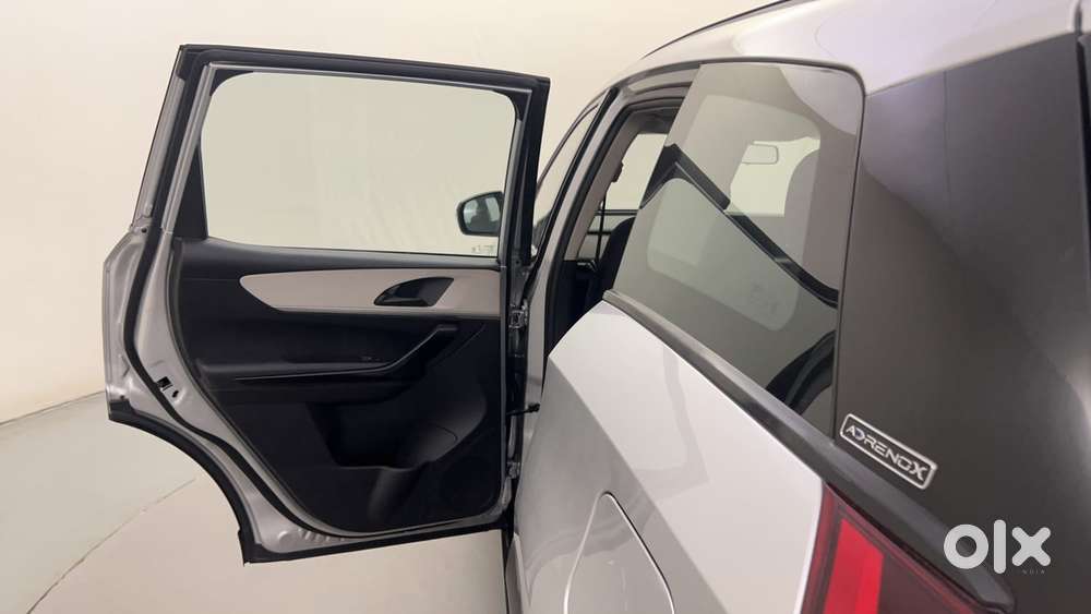 Mahindra Xuv700 2.2 Ax 5 Diesel At 7 Str, 2023, Diesel