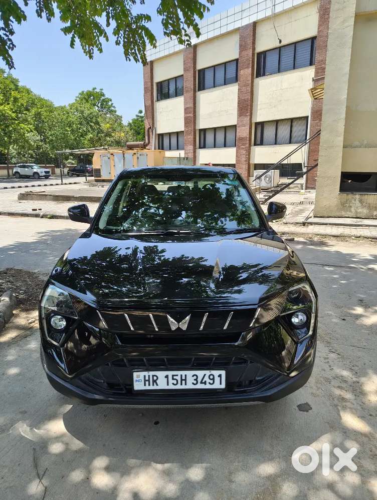 Mahindra Xuv 3xo 2025 Petrol 9600 Km Driven