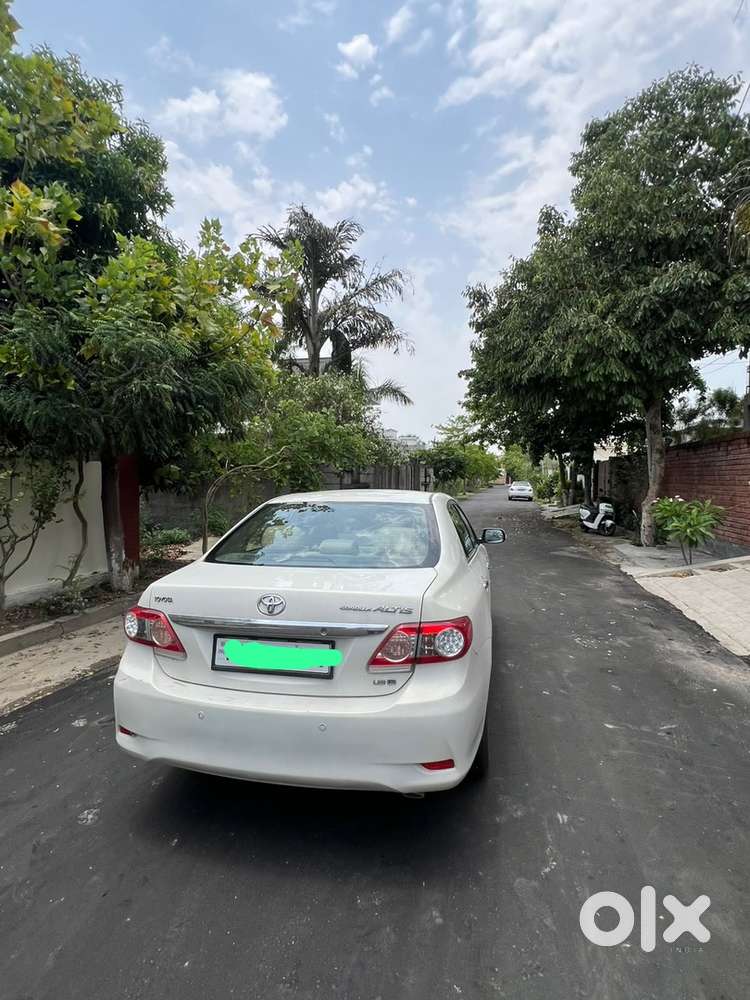 Toyota Corolla Altis 1.8 Sportz 2013