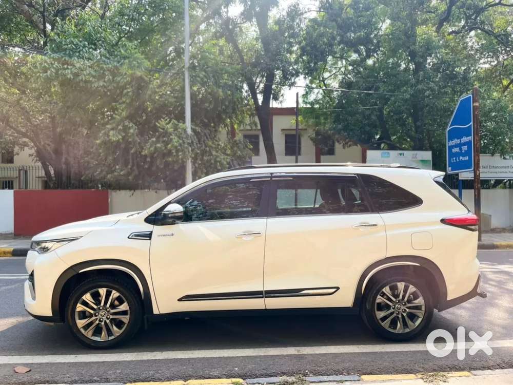 Toyota Innova Hycross 2.0 Zx (o) Hybrid 7 Str, 2024, Petrol