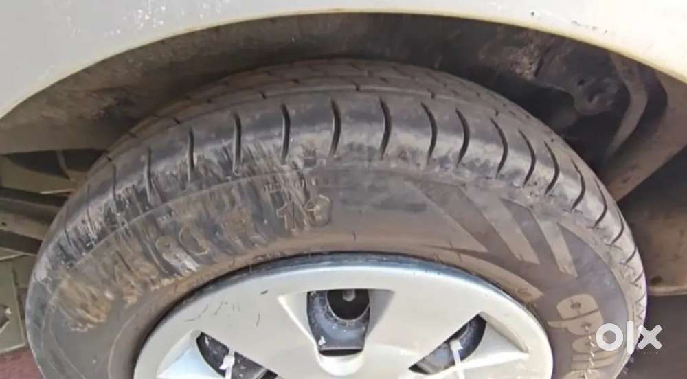 Cars Bohat Acchi Hai Saaf Condition Hai Baaki Baate Chat Par