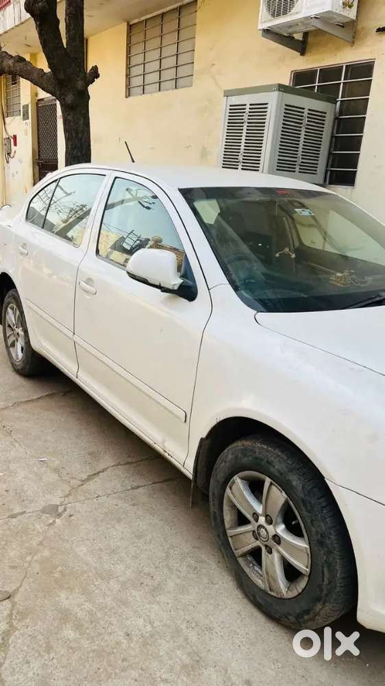 Skoda Laura 2012 Diesel 100000 Km Driven