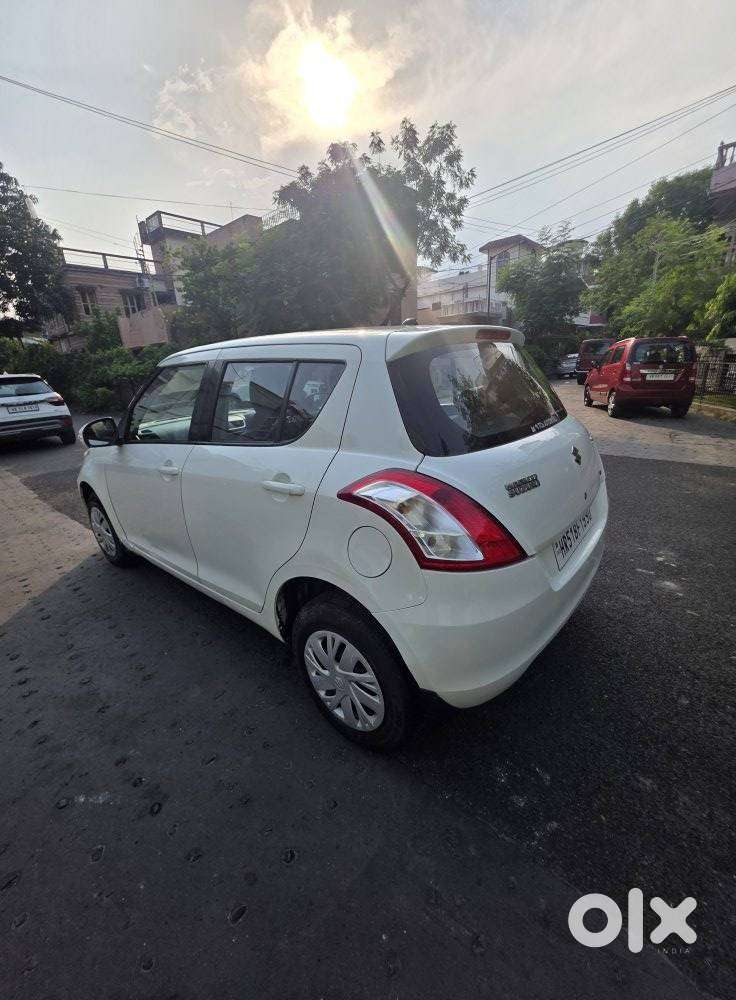 Maruti Suzuki Swift Vxi + Manual, 2015, Petrol