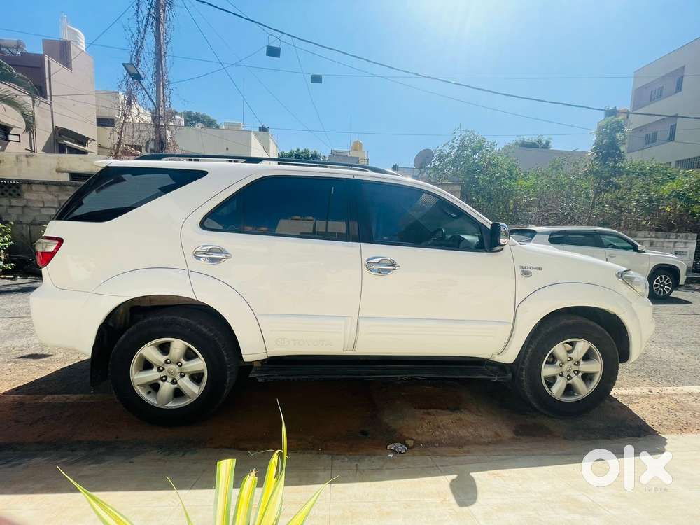 Toyota Fortuner 4x4 Manual Limited Edition, 2010, Diesel