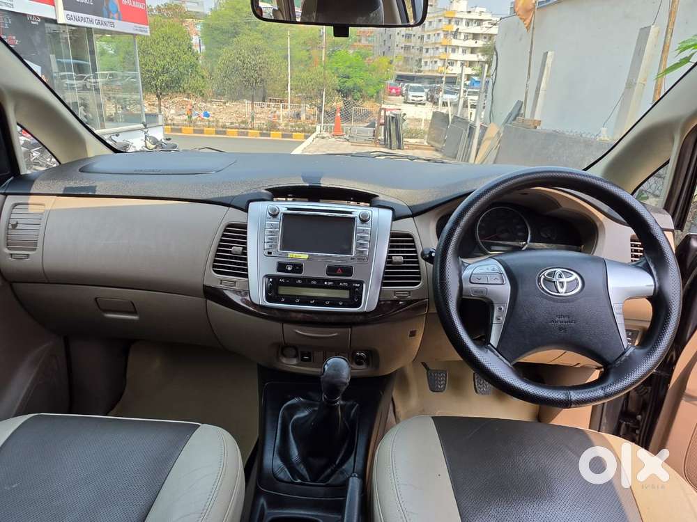 Toyota Innova 2.5 V 8 Str, 2015, Diesel