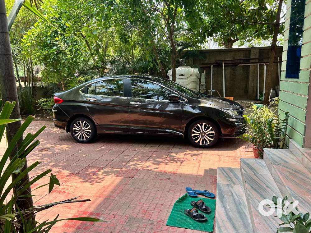 Well Maintained  With Service Records  With Sunroof New Tyre + New Spa