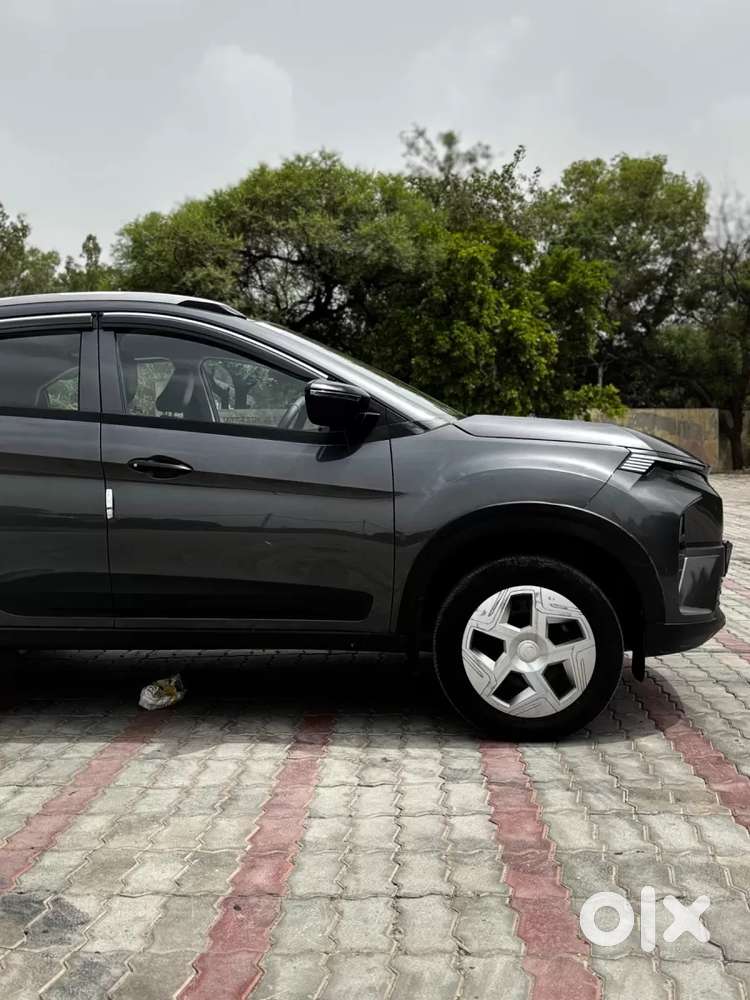 Tata Nexon, 2025, Petrol