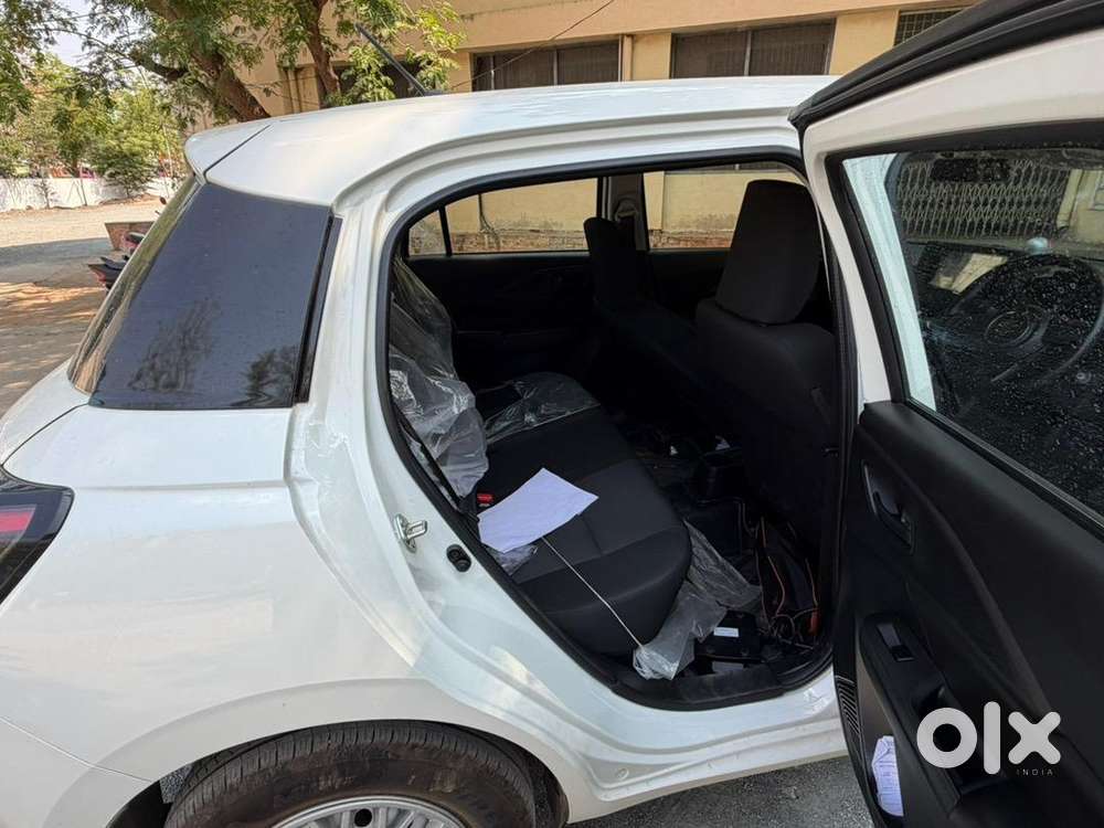 Lxi 2025 With Parking Sensors/reverse Camera/music System