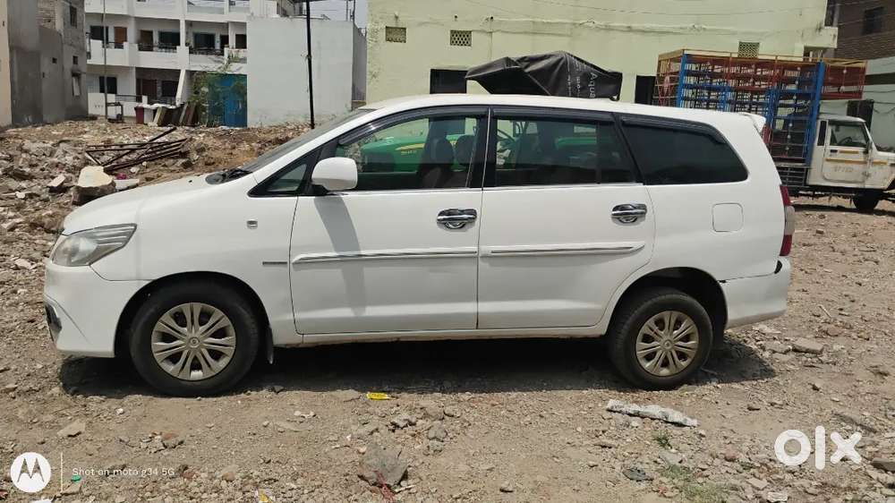 Toyota Innova 2011 Diesel 225000 Km Driven
