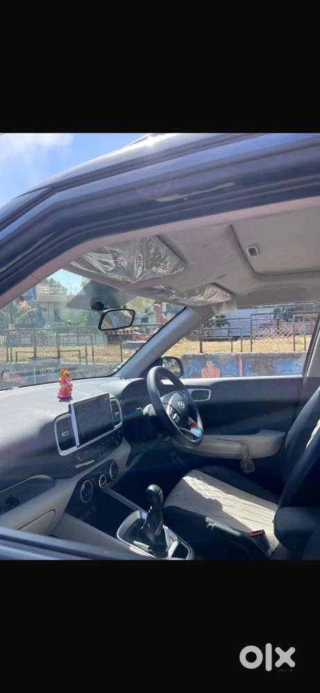 Hyundai Venue 2024 Petrol 26563 Km Driven
