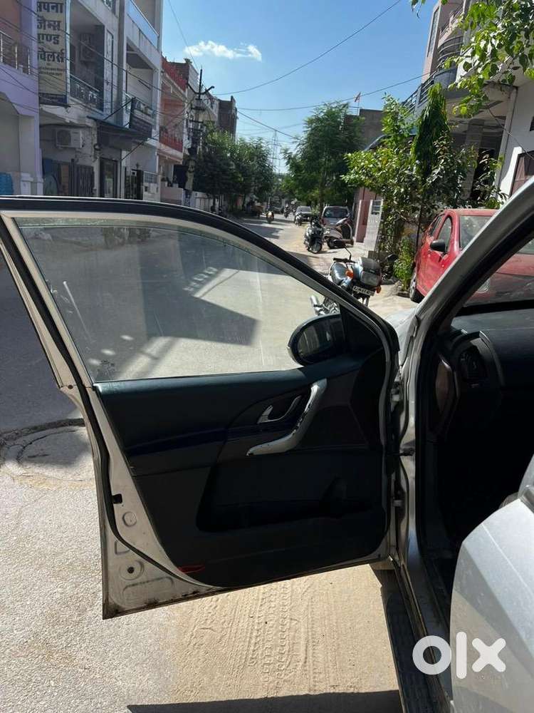 Mahindra Xuv500 2012 Diesel 140900 Km Driven