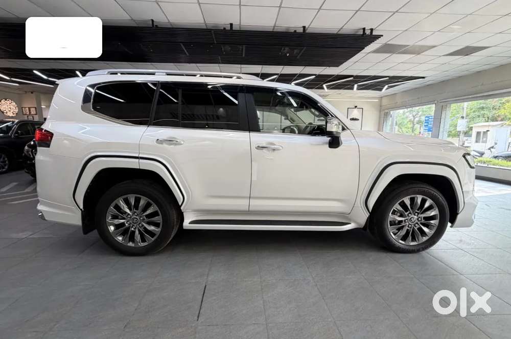 Toyota Land Cruiser V8 Petrol, 2026, Petrol