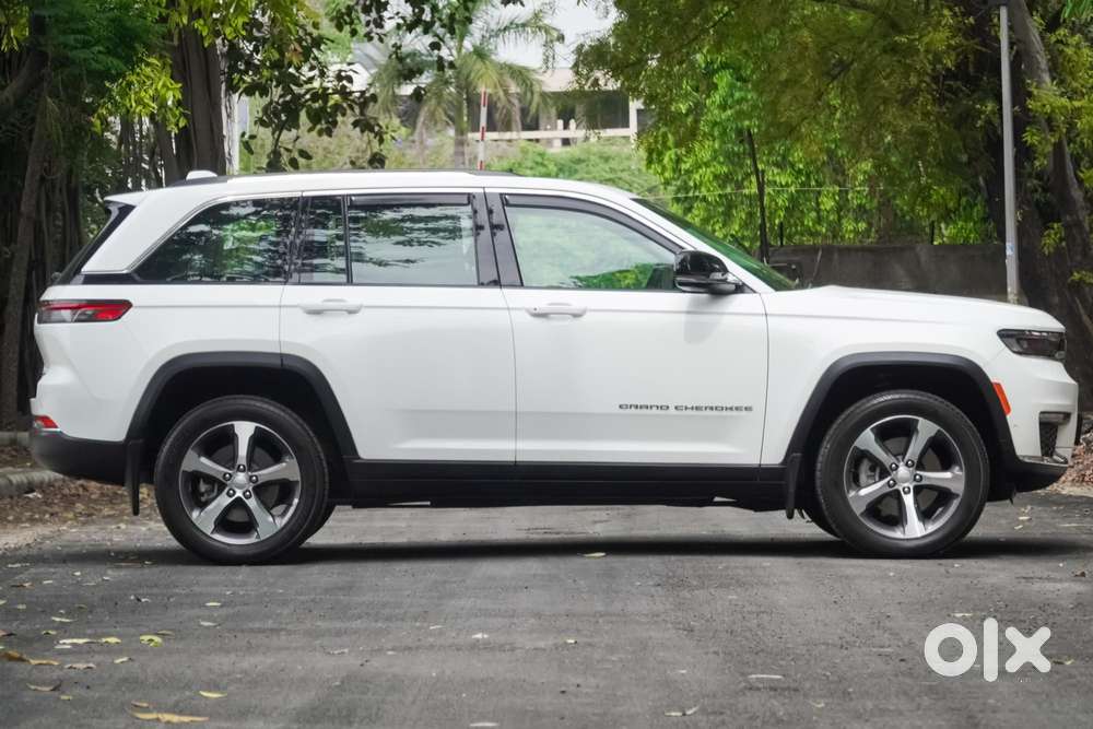 Jeep Grand Cherokee Limited (o) 4x4 At, 2023, Petrol