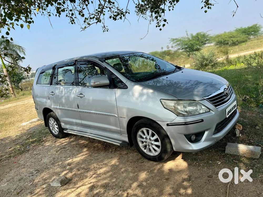Innova 2.5 V 2012, Showroom Track Vehicle