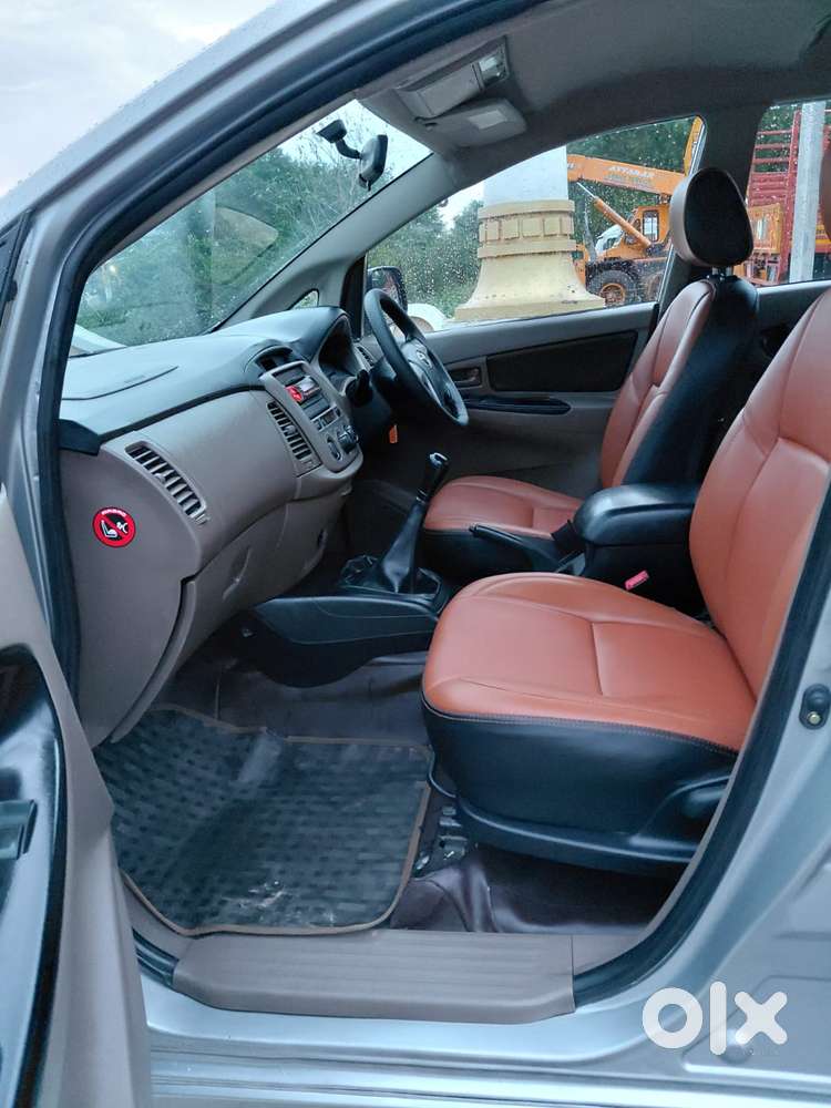 Toyota Innova 2.5 G (diesel) 8 Seater Bs Iv, 2016, Diesel