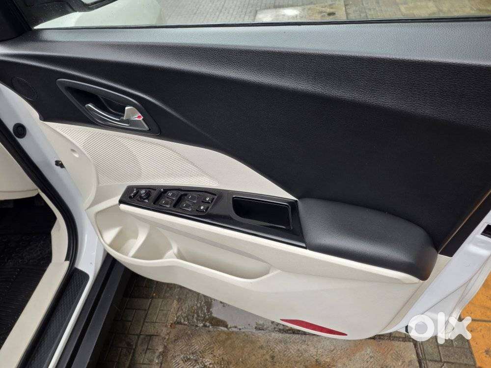 Mahindra Xuv 3xo Ax5 Pm At, 2024, Petrol