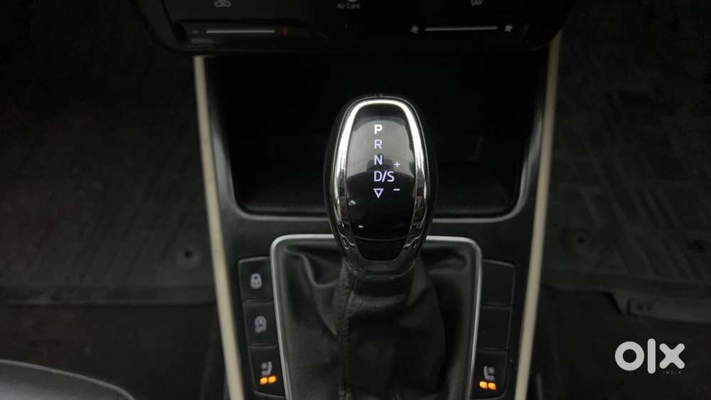 Skoda Slavia Style 1.0l Tsi At, 2022, Petrol