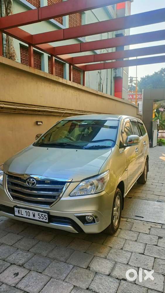 Toyota Innova 2005 Petrol + Cng Well Maintained + Cng
