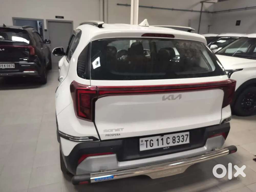 Kia Sonet 2025 Petrol 7500 Km Driven