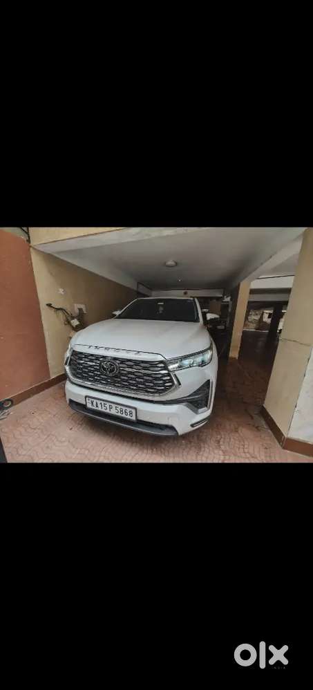 Toyota Innova Hycross 2023 Petrol 27000 Km Driven