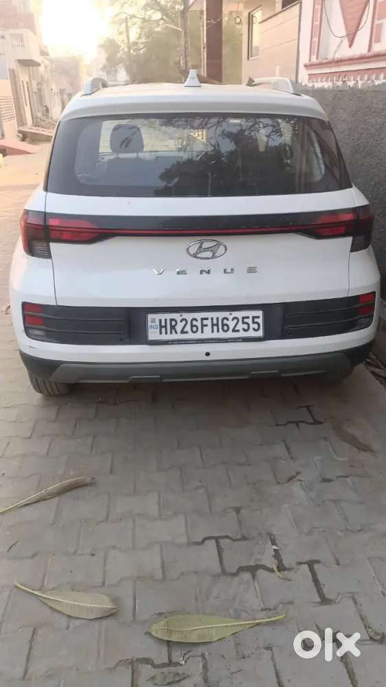 Hyundai Venue 2024 मनुअल पेट्रोल