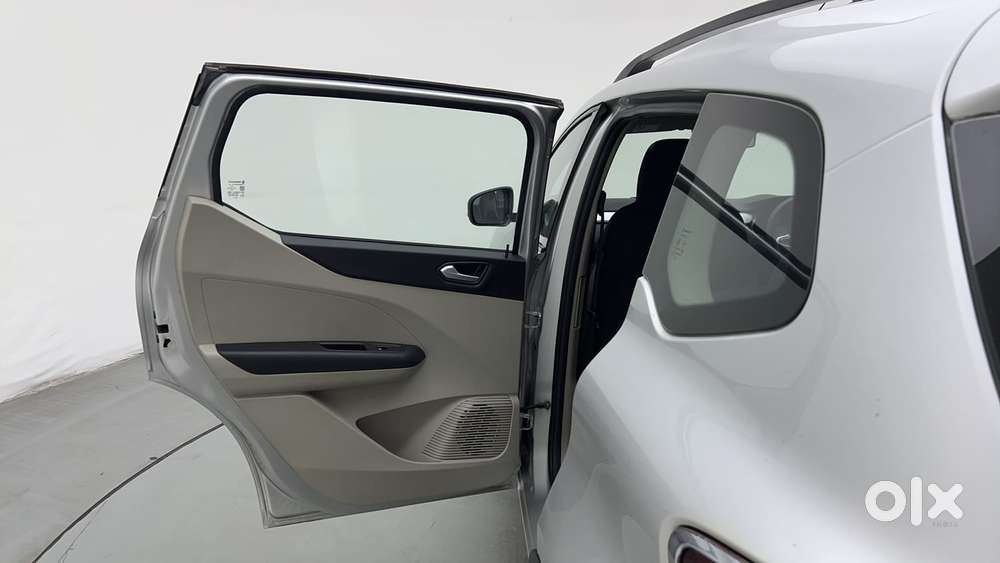 Renault Triber Rxz Easy-r Amt, 2023, Petrol