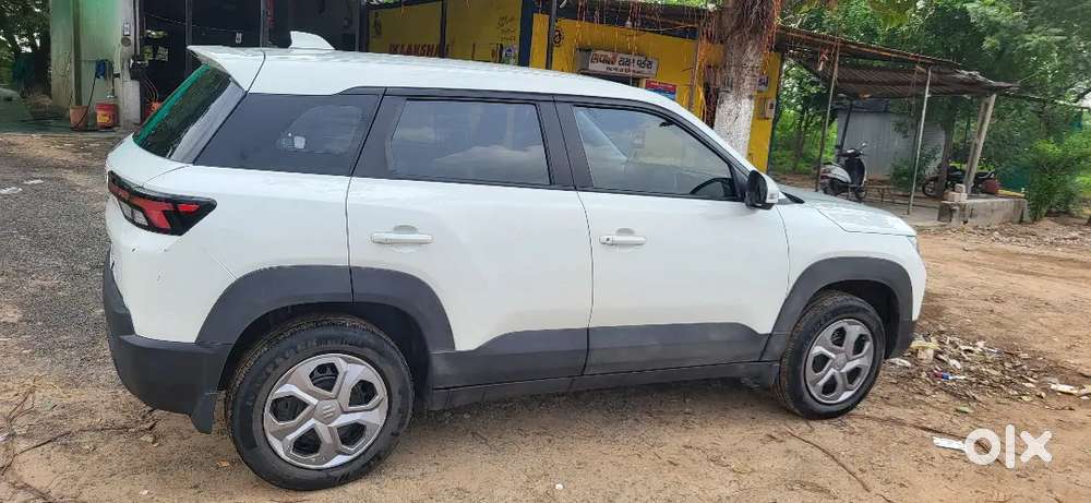 Maruti Brezza 1.5 Lxi 2024