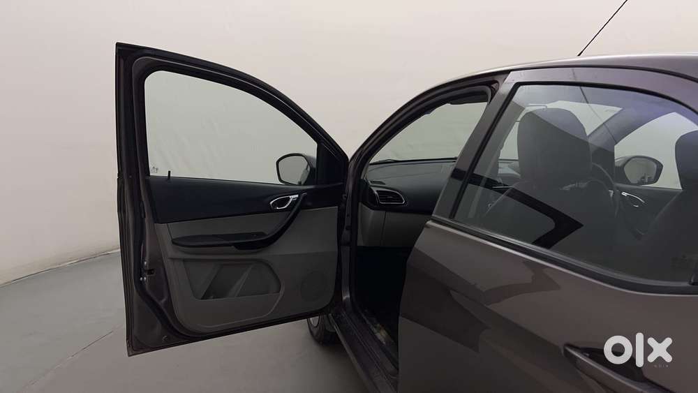 Tata Tiago Xz, 2016, Petrol