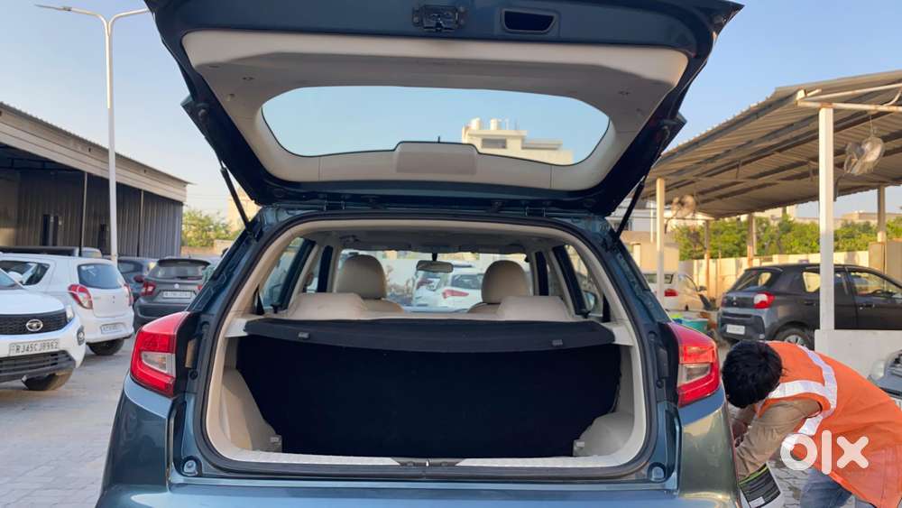 Mahindra Xuv300 1.2 W6 Amt Petrol, 2022, Petrol