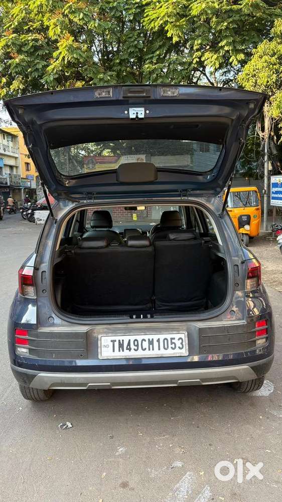 Hyundai Venue 2024 Petrol Well Maintained