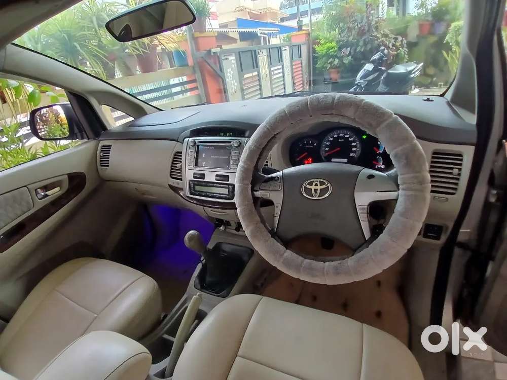 Toyota Innova Diesel Manual 2012 8 Seater. Re.