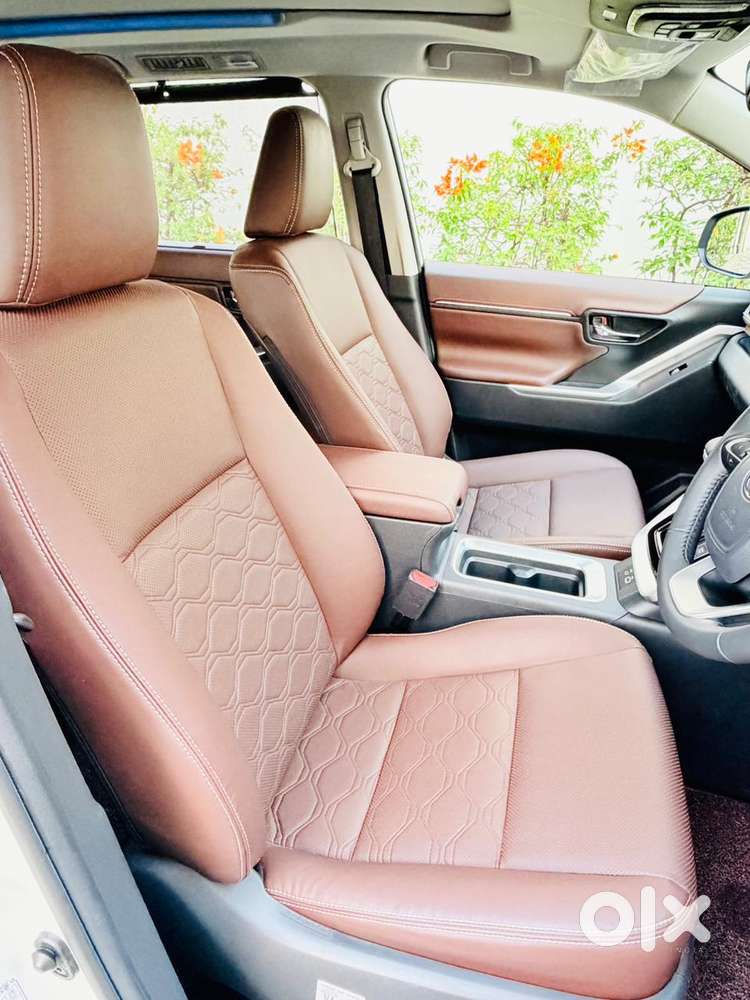 Toyota Innova Hycross 2.0 Zx Hybrid 7 Str, 2025, Petrol