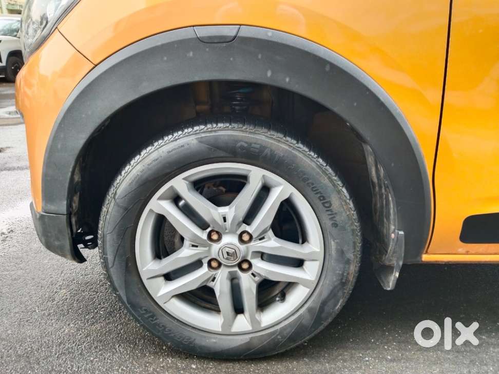 Renault Triber Rxz, 2022, Petrol