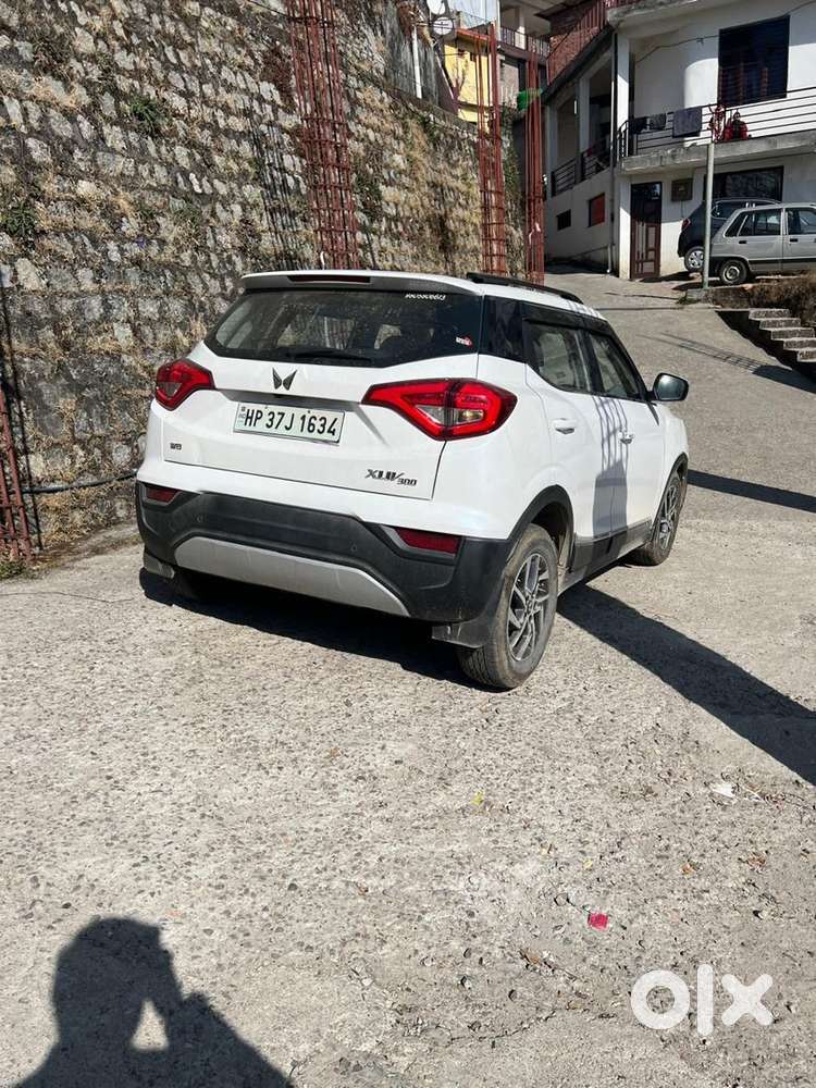 Hp37 1.5 Yr White Xuv 300 For Urgent Sale