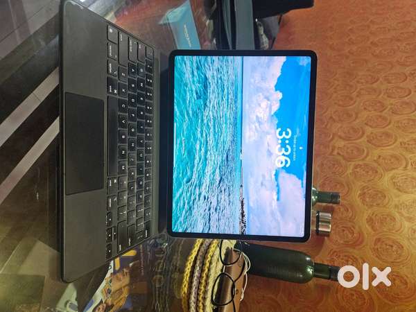 Ipad pro, 12.9, 5th Gen, M1 chip,2TB, original apple magic keyboard