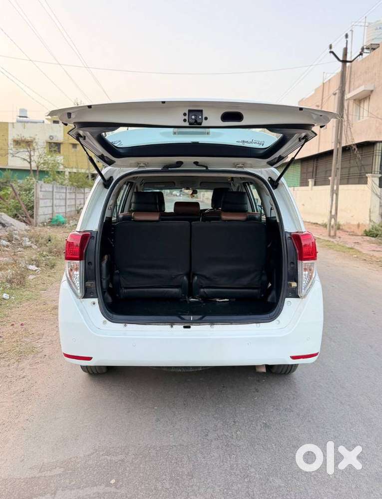 Toyota Innova Crysta 2.4 G Mt 8s, 2023, Diesel