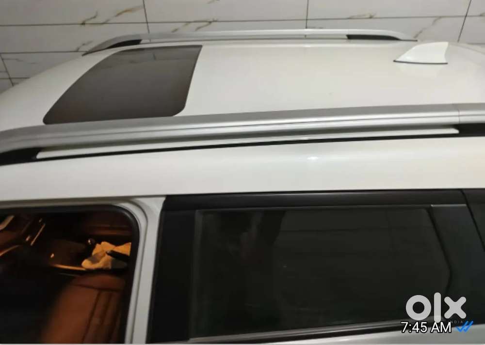 Maruti Suzuki Brezza Smart Hi-brid 2022,petrol,sunroof,push Button Sta