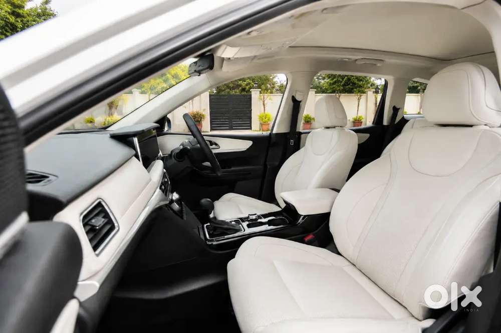 Mahindra Xuv700 Ax7 2023