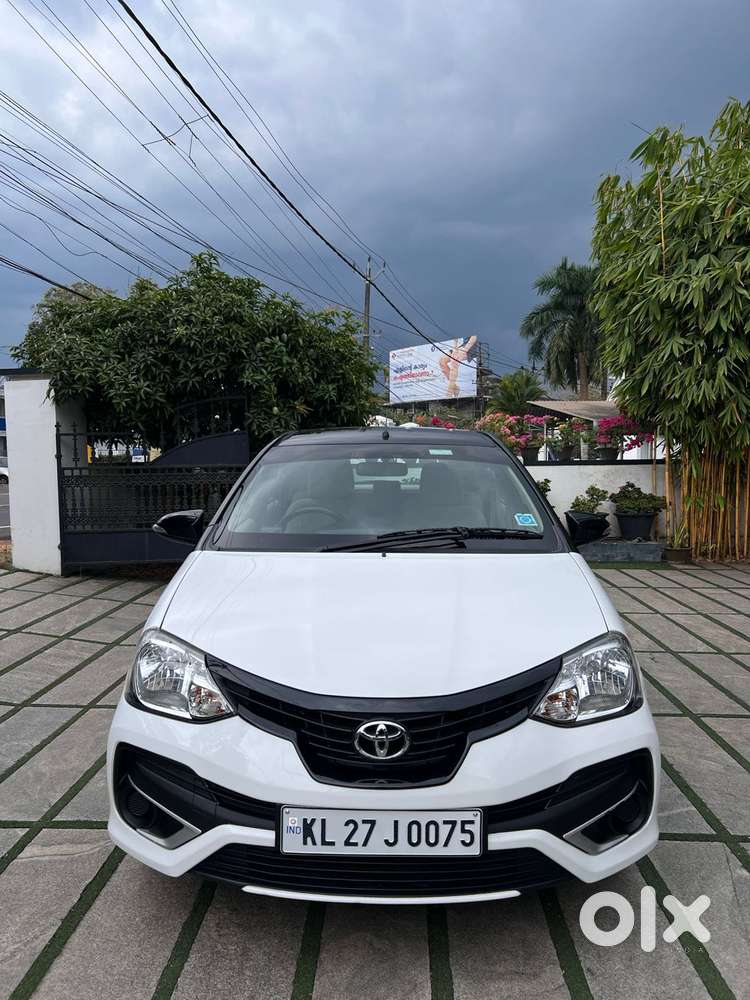 Toyota Etios Liva 1.2 V Dual Tone, 2019, Petrol