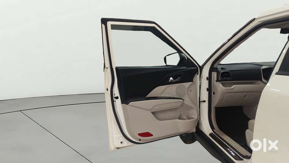 Mahindra Xuv300 W8 Option Diesel, 2023, Diesel