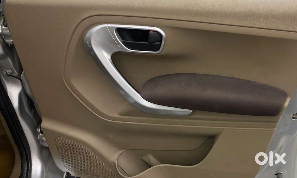 Mahindra Tuv 300 Mhawk100 T8, 2017, Diesel