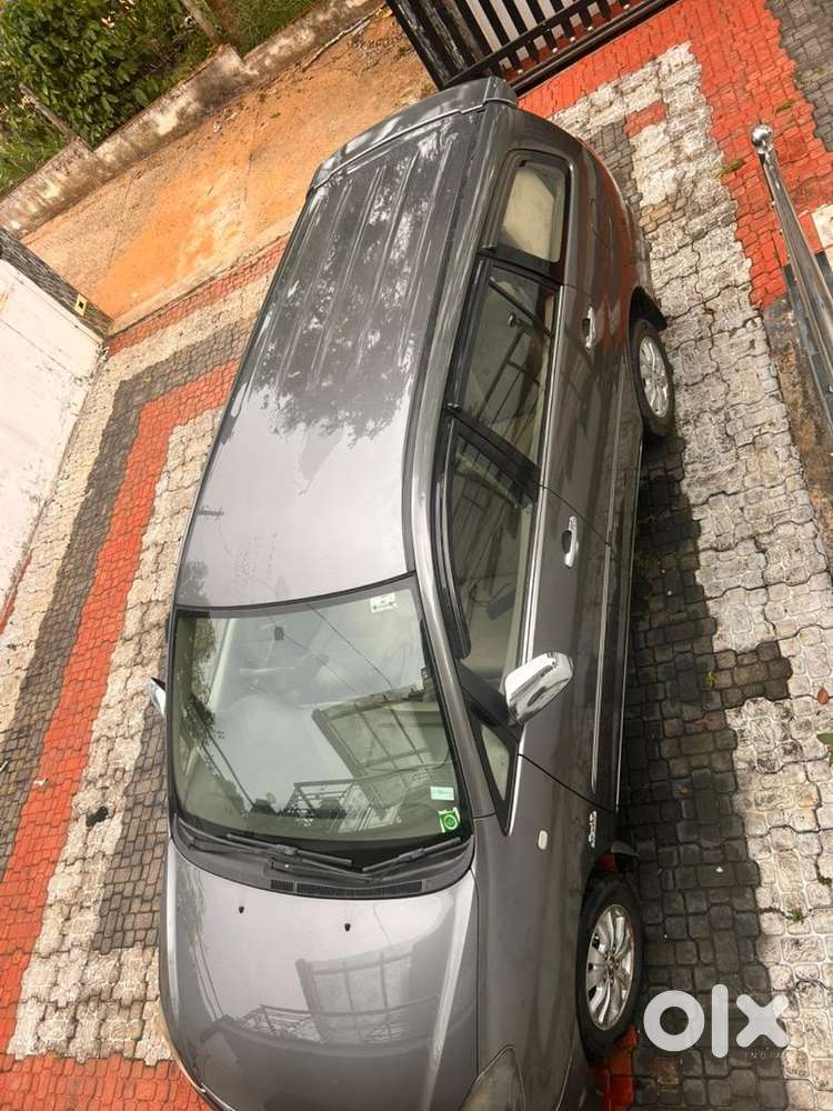 Toyota Innova 2011