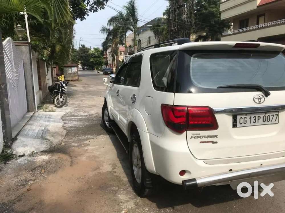 Toyota Fortuner Legender 2011 Diesel 100000 Km Driven