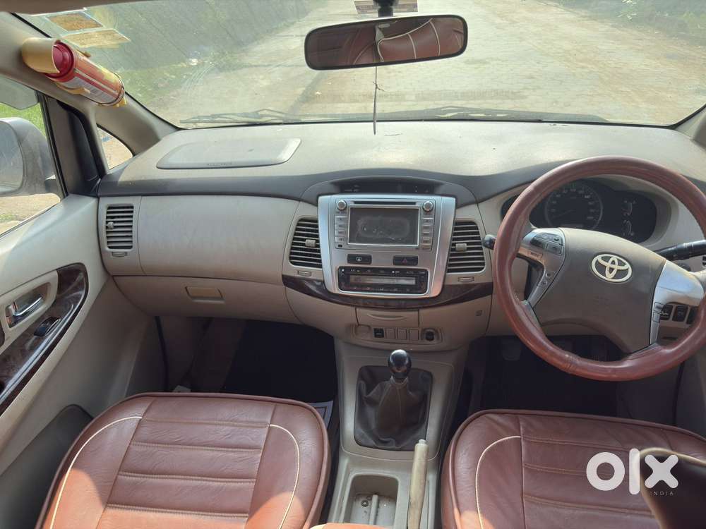 Toyota Innova 2.5 Vx 8 Str Bs-iii, 2015, Diesel