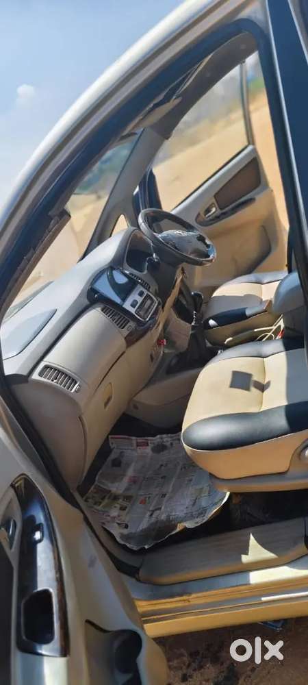 Toyota Innova 2012